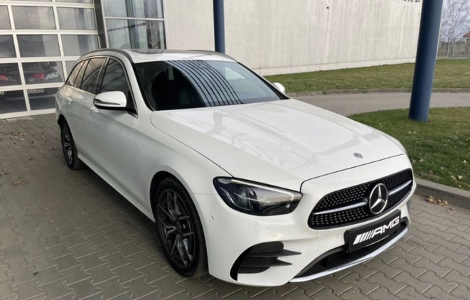 Mercedes-Benz Klasa E cena 195000 przebieg: 68000, rok produkcji 2020 z Gdynia małe 529